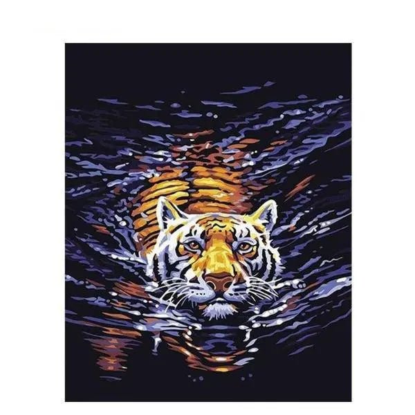 Tiger schwimmt in einem Fluss